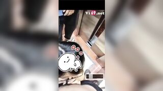 E gái bú cu trong thang máy người lạ vào mặc kệ vẫn bú