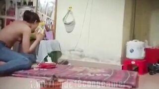Em sinh viên nude trong trọ bị quay lén