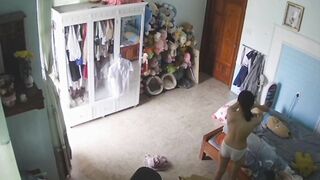 Hack camera phòng em gái xinh xắn vú đẹp
