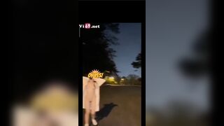 Bạo vl, E học sinh show hàng ở trường đại học lại còn đái ra trường