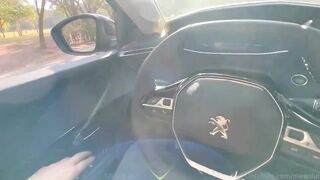 Lái xe mà có gái bú cu cho thì còn gì bằng