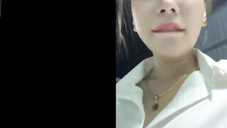MBBG đi nhậu nhét toy trong lồn thủ dâm siêu nứng trong wc