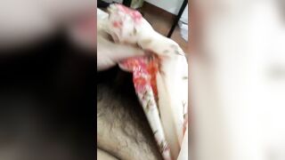 Tự sướng với váy của mẹ