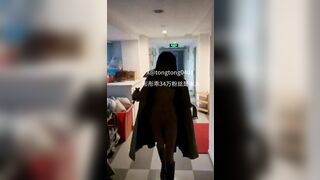 Khoe vú khoe lồn ở chung cư suýt bị anh shipper nhìn thấy