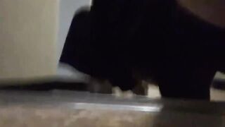 lén lút gắn bé ciu toy nơi công cộng!