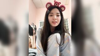 Em gái Bảo Nghi 2k1 mắc đái nhưng vẫn ráng móc lồn cho ae xem