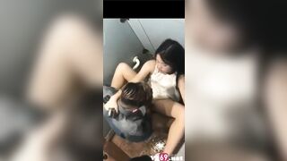 E gái say vào wc bị hiếp dâm tập thể trong WC siêu nứng