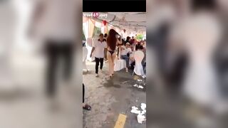 Đám cưới miền tây, Nhảy khoả thân cho khách sờ vú với lồn trên sân khấu siêu phẩm