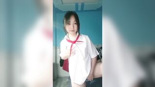Em Nguyễn Phương Nguyên khăn quàng đỏ dáng chuppy - Full