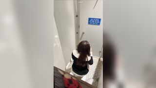 Toilet nhà hàng tiệc cưới 1