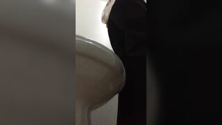 Toilet vincom lồn còn dính tinh trung