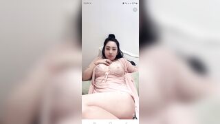 Chị hàn xóm cạnh nhà live app thế này thì theo anh em nên làm gì