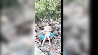 E học sinh public thủ dâm ở suối bị phát hiện và cái kết đắng