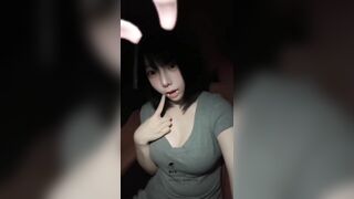 Khoe vú tìm người đụ ...