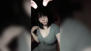 Khoe vú tìm người đụ ...