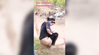 QUAY LÉN CHỊ GÁI ĐI ĐÁI NGOÀI ĐƯỜNG