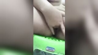 Em Gái Mới Lớn ở nhà một mình nứng lồn quá thủ dâm cho bớt ngứa lồn 13