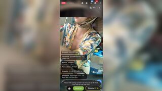 E gái quê show hàng