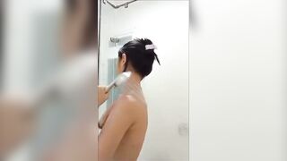 Em gái *** đi tắm quay video gửi bạn trai