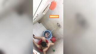 Em gái gần nhà chị họ tắm