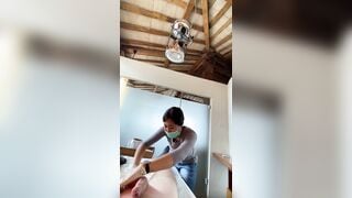 Bà chị wax lông peter xuất tinh luôn 😂
