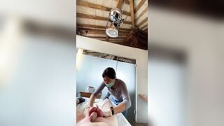 Bà chị wax lông peter xuất tinh luôn 😂