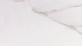 Gạ được chị gái thủ dâm cho xem😁