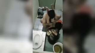 Clip Sex Đi Hát Uống Say Bị Dắt Vào Wc Hiếp Mất Đời Gái