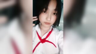 Cô bé quàng khăn đỏ, Show lồn không hề nhỏ, Rậm lông nhưng múp
