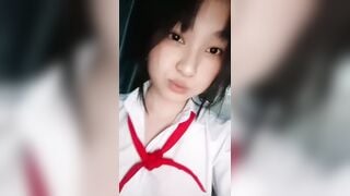 Cô bé quàng khăn đỏ, Show lồn không hề nhỏ, Rậm lông nhưng múp