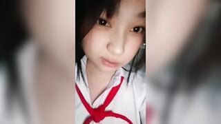 Cô bé quàng khăn đỏ, Show lồn không hề nhỏ, Rậm lông nhưng múp