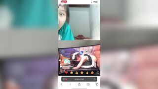 2 bé thích xem phim sex