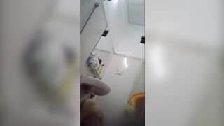 Clip Quay Lén Chị Gái Tắm Nuốt Ruồi Ngay Mông Trái