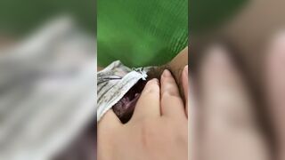 Nứng quá thủ dâm ngoài p khách kn