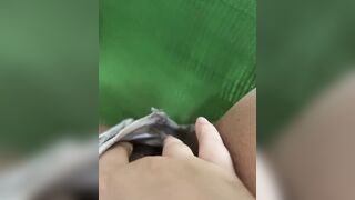 Nứng quá thủ dâm ngoài p khách kn