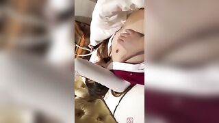 Lột đồ khám phá em nữ sinh say rượu
