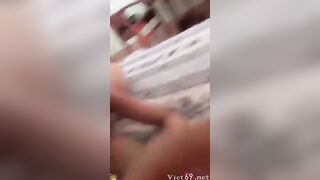 Vừa check hàng vừa tâm sự với em
