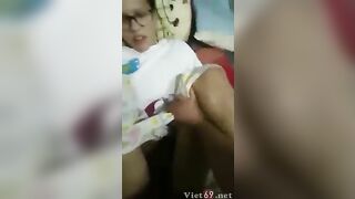 Đang học bài em lên cơn nứng