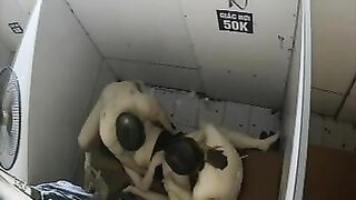 Threesome 2 em trong phòng massage