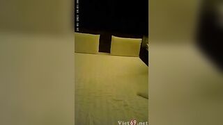 Chị máy bay bên phi công trẻ
