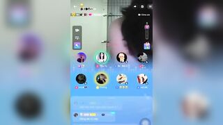 Lộ clip show hàng trên live của bé Thảo Vy vú to