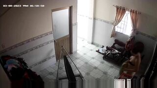 Hack Camera Gia Đình Mẹ Thủ Dâm Lúc Con Trai Đứng Sát Bên 2