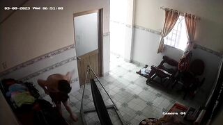 Hack Camera Gia Đình Mẹ Thủ Dâm Lúc Con Trai Đứng Sát Bên 2