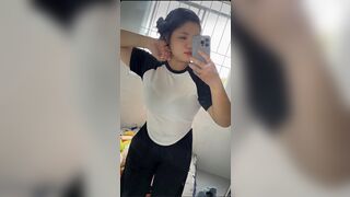 Bé múp bướm còn múp nữa
