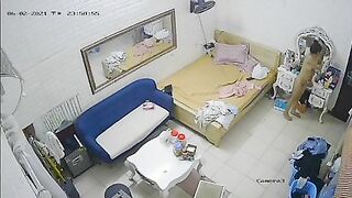 (HACK CAM) Em gái thay đò trần truồng uống éo trước gương
