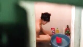 Em họ tắm dáng đẹp vú to 2
