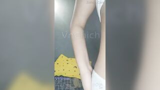 E ngân 2ka4 thoa son vào lồn, A nào muốn hôn môi dưới của e ko nước nôi nhiều