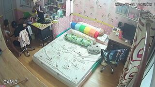 CLip Camera Quay Lén Gái Mới Lớn Thay Đồ Vú Siêu Ngon