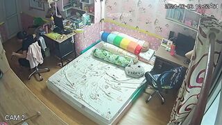 CLip Camera Quay Lén Gái Mới Lớn Thay Đồ Vú Siêu Ngon