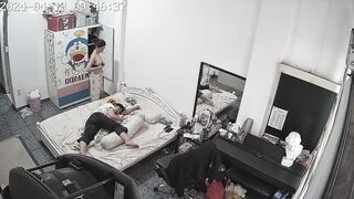 CLip Camera Quay Lén Gái Mới Lớn Thay Đồ Vú Siêu Ngon